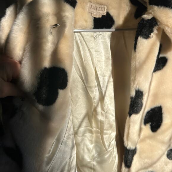 Jayley Lola Love Faux Fur Cropped Jacket Heart Pattern Cream Black- Size Sm/Med - Picture 8 of 14